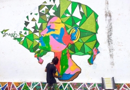 C.E.G Jean Felix Tchicaya à Pointe-Noire - 13 mai 2017
Raphael met la dernière touche à la fresque murale